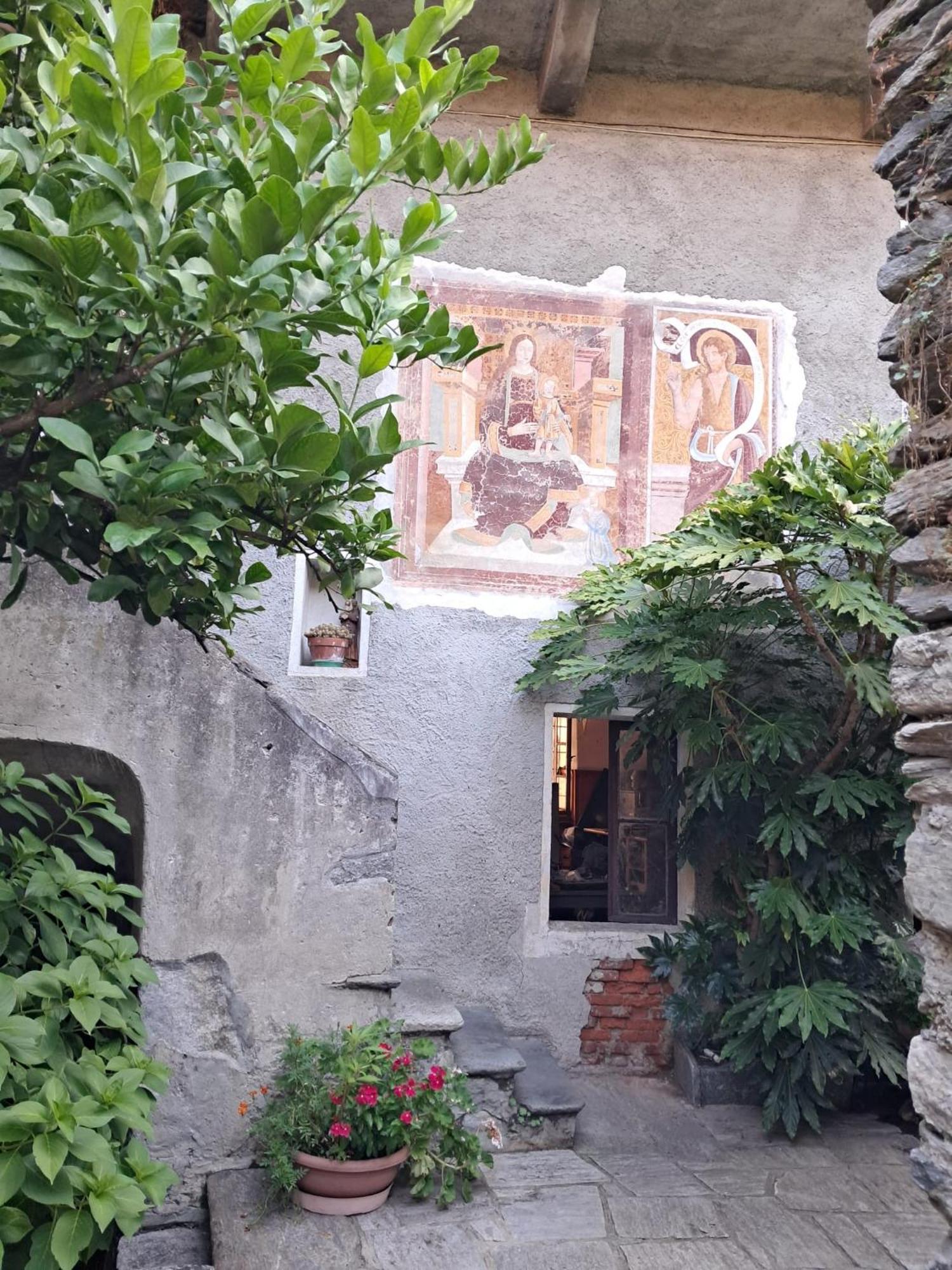 Nonna Anita Bed & Breakfast Castelveccana Bagian luar foto
