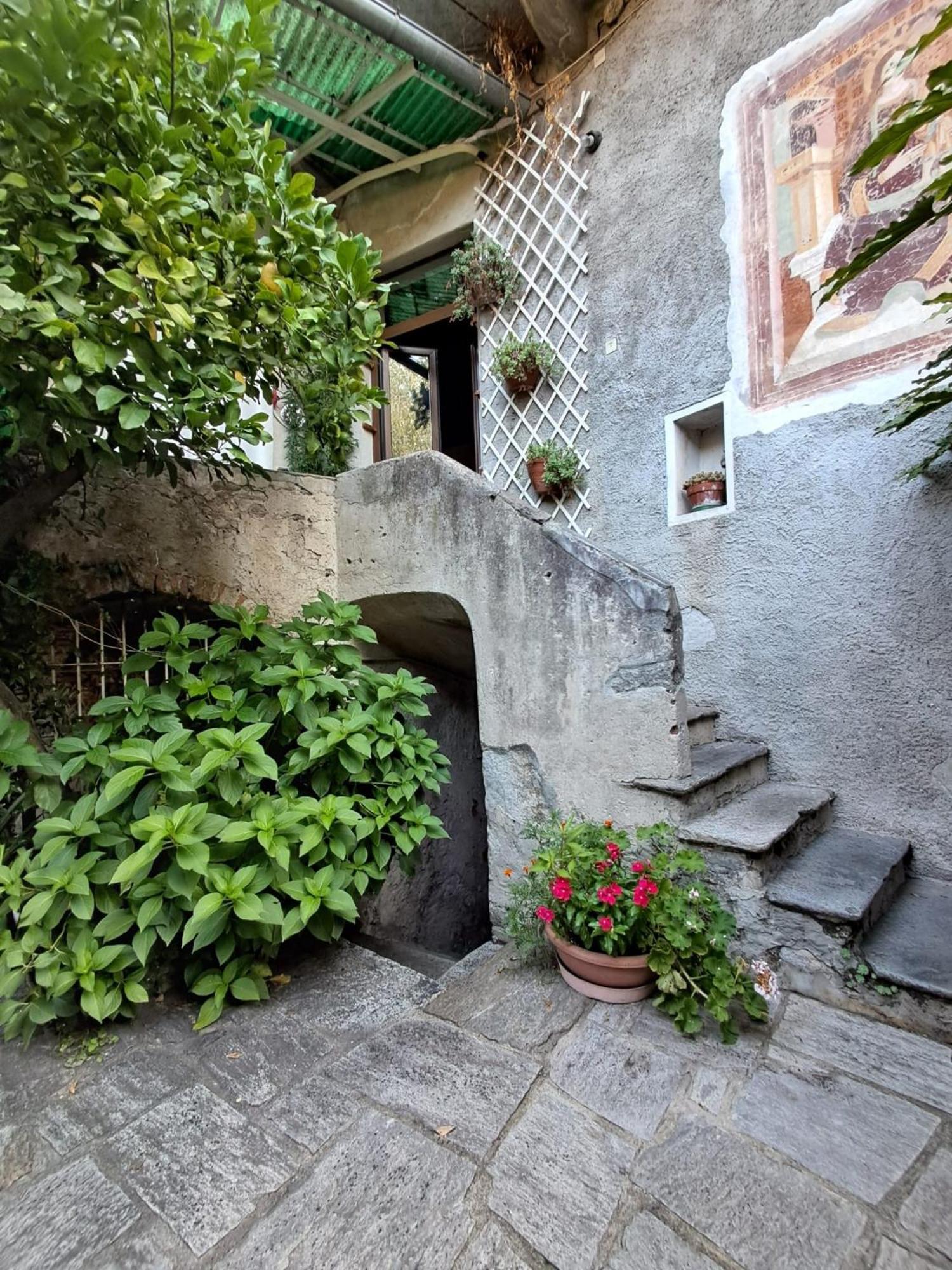 Nonna Anita Bed & Breakfast Castelveccana Bagian luar foto