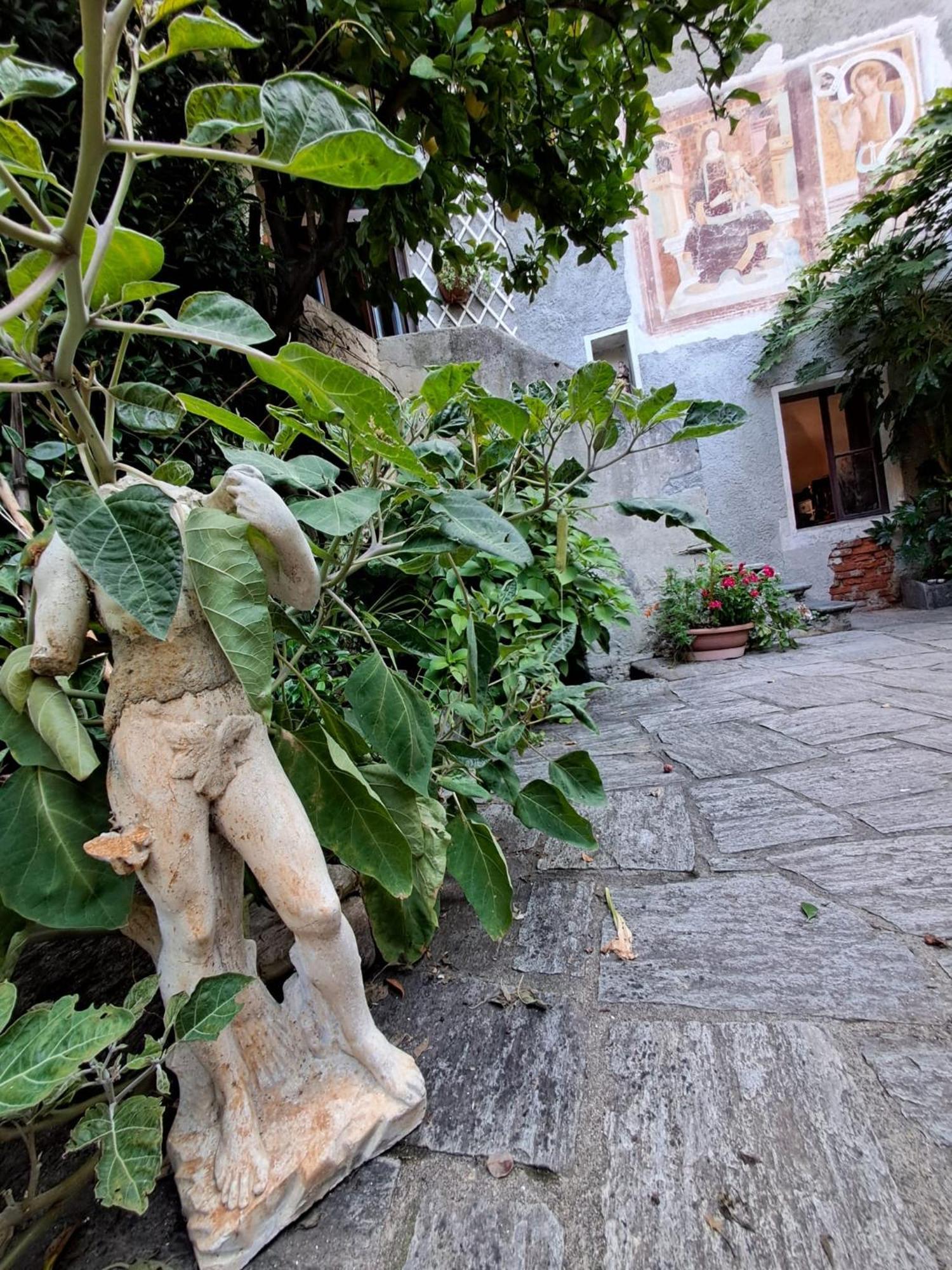 Nonna Anita Bed & Breakfast Castelveccana Bagian luar foto